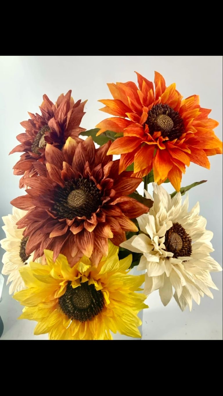 Instagram-🕞Damos ya la más poderosa bienvenida al casi fin de semana con este estallido de color que a buen seguro hará las delicias de nuestros más fieles admiradores. zaraplant flores plantas artificiales