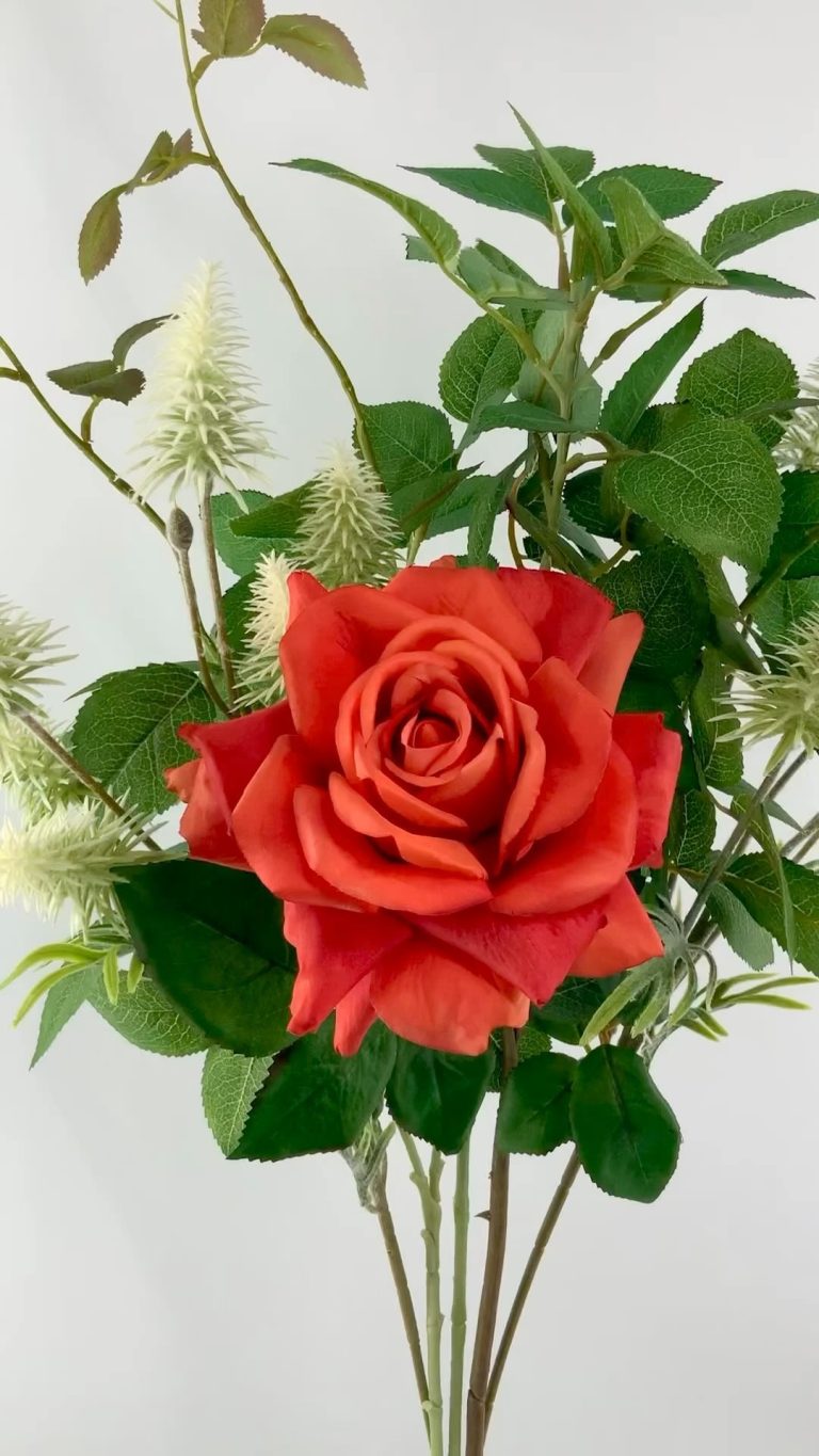 Instagram-Se acerca mayo, y como buen mes de las flores, seguimos ofreciéndote propuestas de lo más espectaculares e interesantes. zaraplant flores plantas artificiales